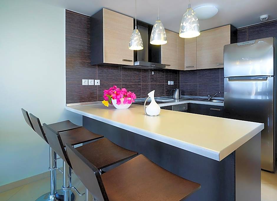 Macaris Suites & Spa