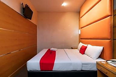 RedDoorz @ Jalan Gunung Sahari