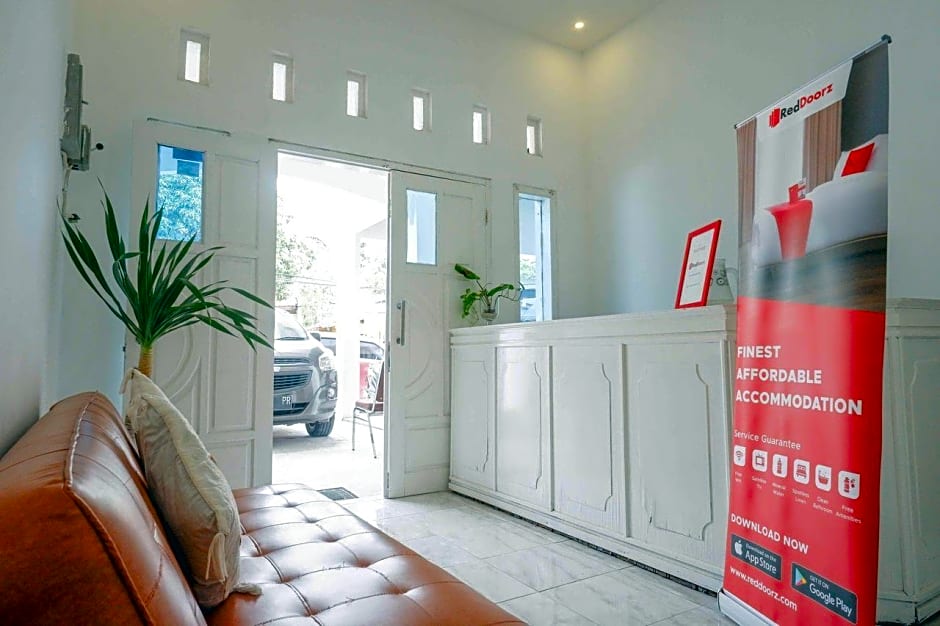 RedDoorz near GOR Jatidiri Semarang