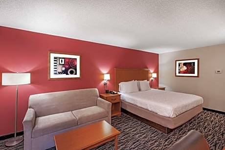 1 KING BED STUDY WITH SOFABED NONSMOKING