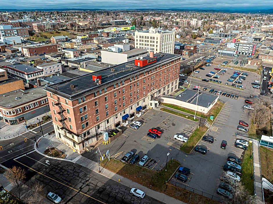 Prince Arthur Waterfront Hotel & Suites