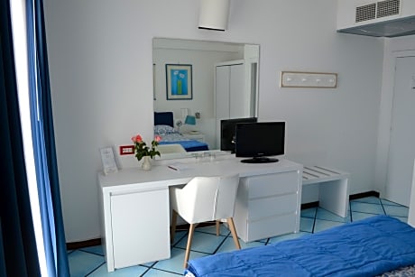 Double or Twin Room with Sea View