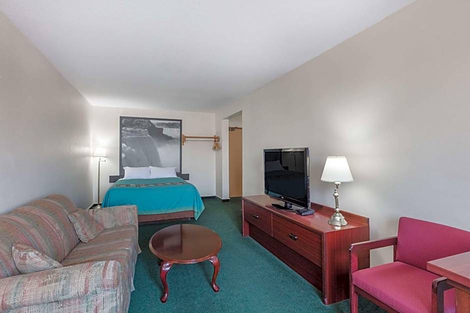 Super 8 by Wyndham Moose Jaw SK