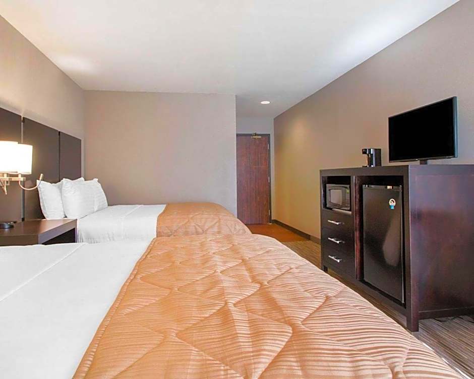 Greenstay Inn & Suites Court View