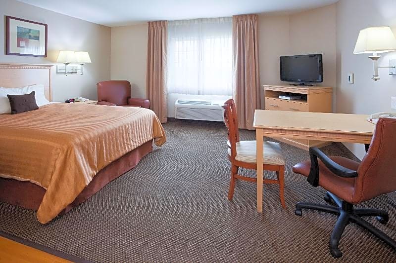 Candlewood Suites Milwaukee Brown Deer Hotel