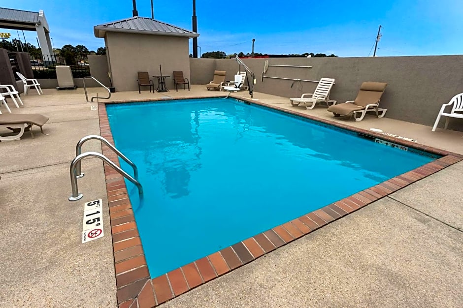 Quality Inn & Suites Pearl-Jackson