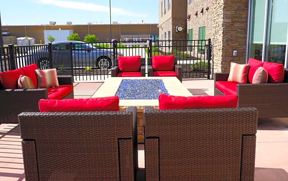 Holiday Inn Express & Suites Omaha - Millard Area, an IHG Hotel