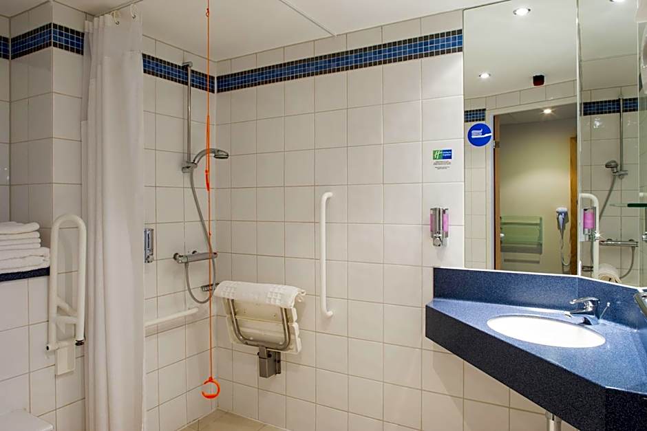 Holiday Inn Express Portsmouth Gunwharf Quays By IHG