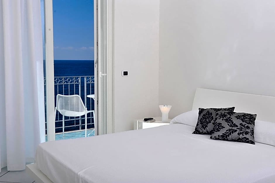 Photo 1 of 5 of Deluxe, Sea View