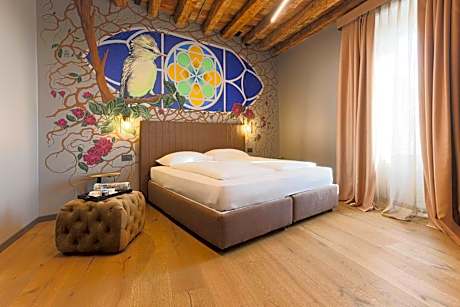 King Studio with Sofa Bed