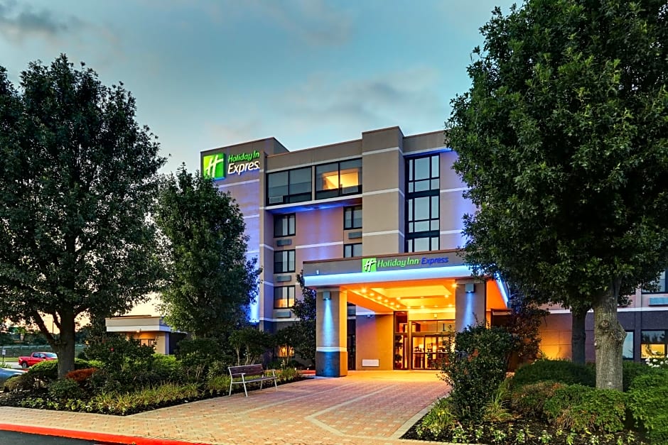 Holiday Inn Express Aberdeen-Chesapeake House