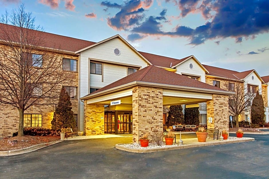 La Quinta Inn & Suites by Wyndham Milwaukee Delafield