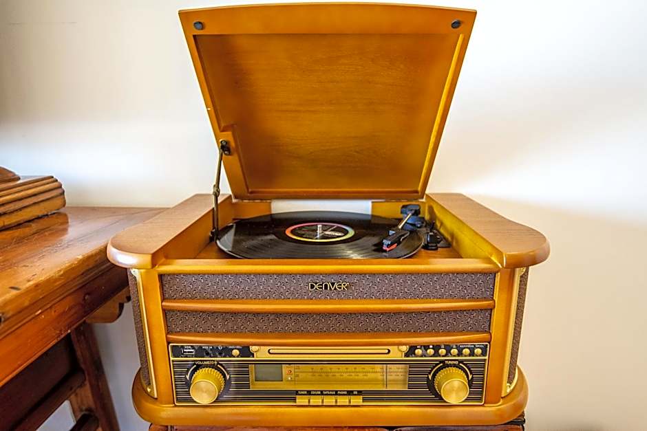 Tolcarne Beach Colonial Restaurant and Rooms