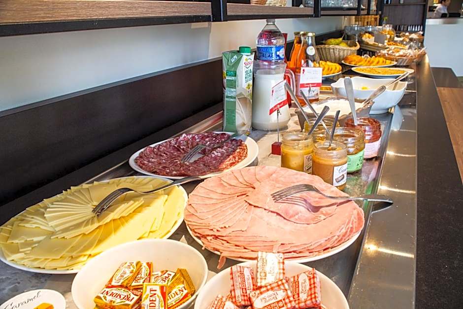 Brit Hotel Caen Nord - Mémorial