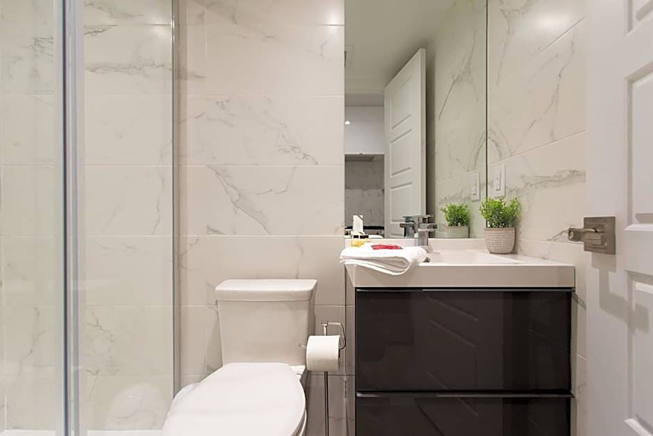 16 Studio Apartment-Hotel in Little Italy by Den Stays