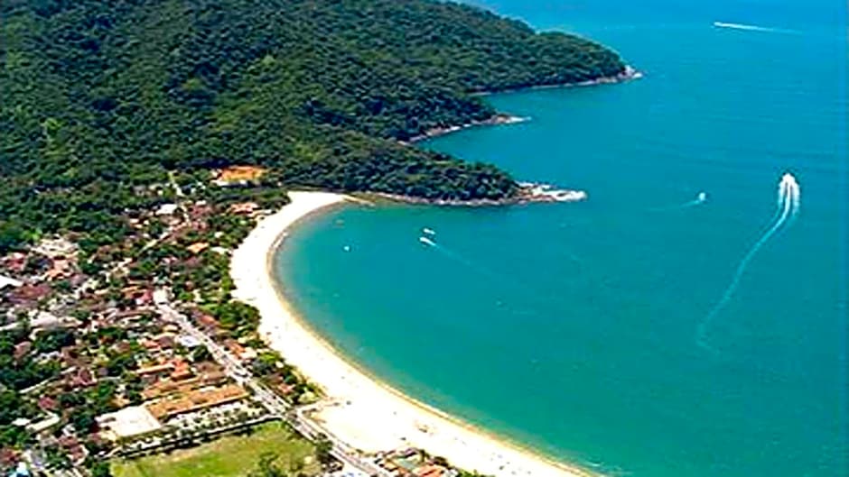 Flor Casa 2 dorms com ar, churrasqueira, cond fech, piscina