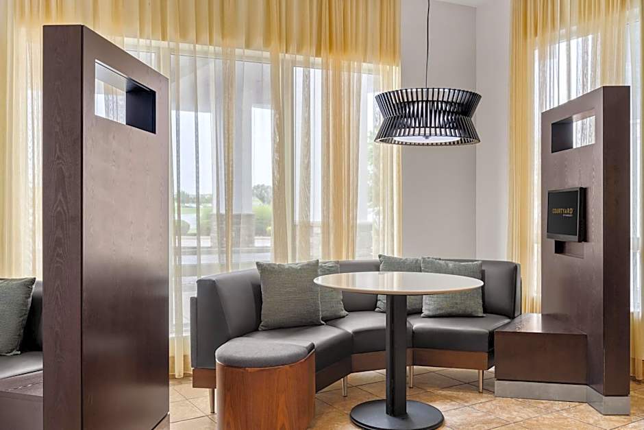 Courtyard by Marriott Evansville East