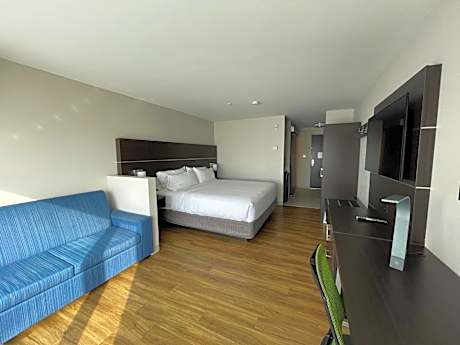 Standard King Room with Mobility Accessible Roll-In Shower