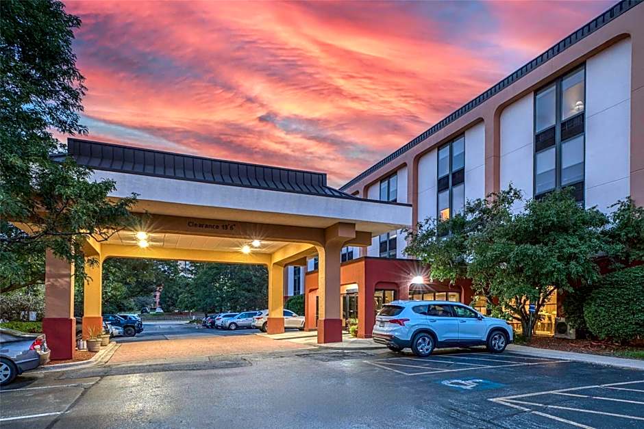 SureStay Plus Hotel by Best Western Chicago Lombard