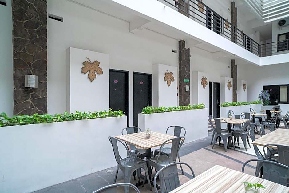 Sans Hotel FiFFa Premiere Malang