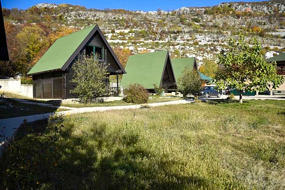 OSTROG Aparthotel KOLIBA-VLASTNIŠTVO MANASTIRA OSTROG