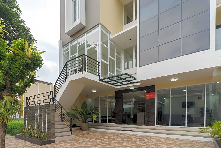 RedDoorz Plus near Eka Hospital BSD 5