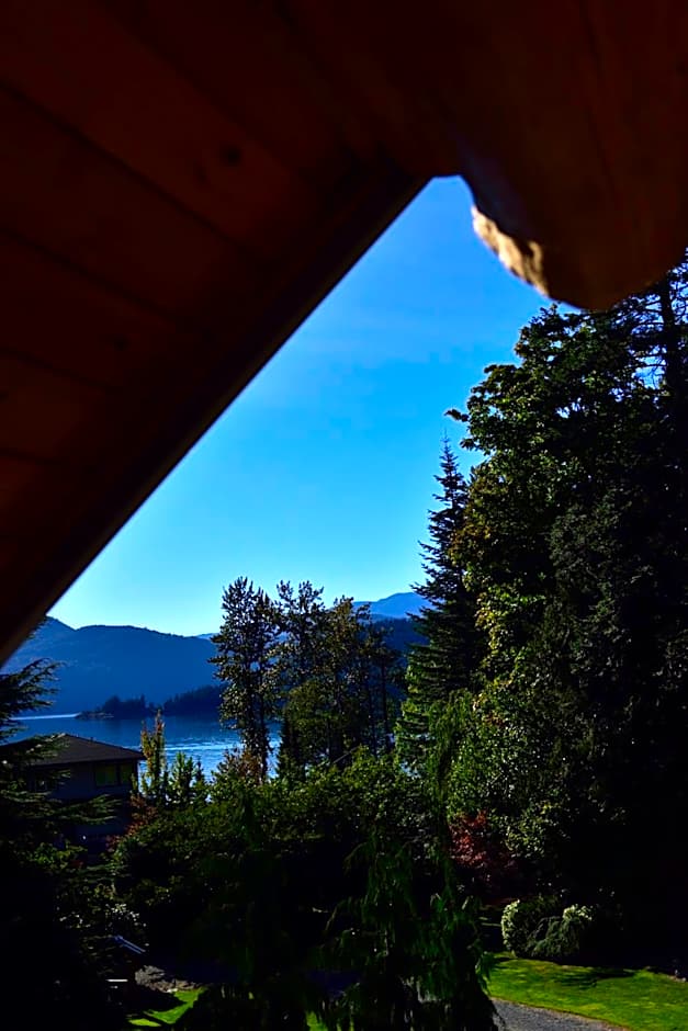 The Rockwell-Harrison Guest Lodge