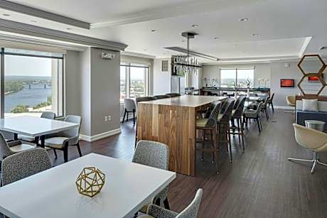 Concierge lounge access, Executive Suite, 1 King