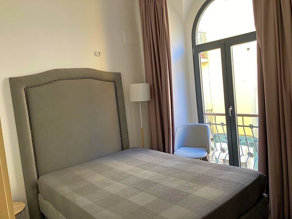 Day Off Suite&Hostel