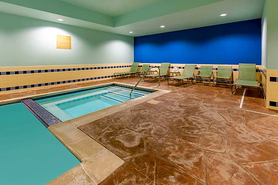 Candlewood Suites-West Springfield By IHG
