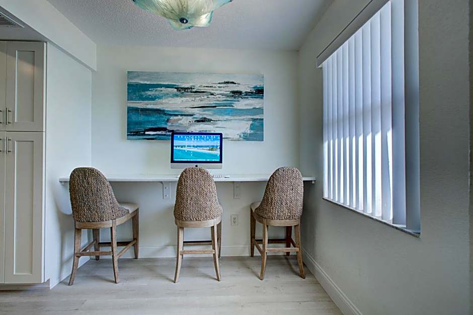 Absolute Anna Maria-Private Beach Access-Heated Pool-Water Views From Every Room