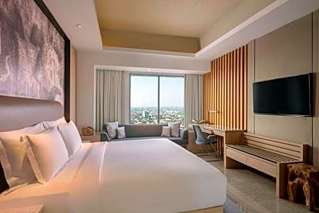 Deluxe King Room with Bath Tub and City View