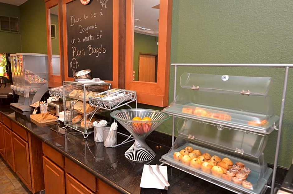 AmericInn by Wyndham Des Moines Airport