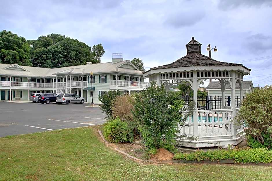 Photo 1 of 12 of Key West Inn - LaFayette