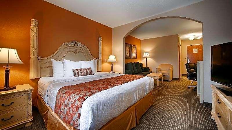 Best Western Plus Bass Hotel & Suites