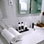 Deluxe Swan Stone Castle Apartment