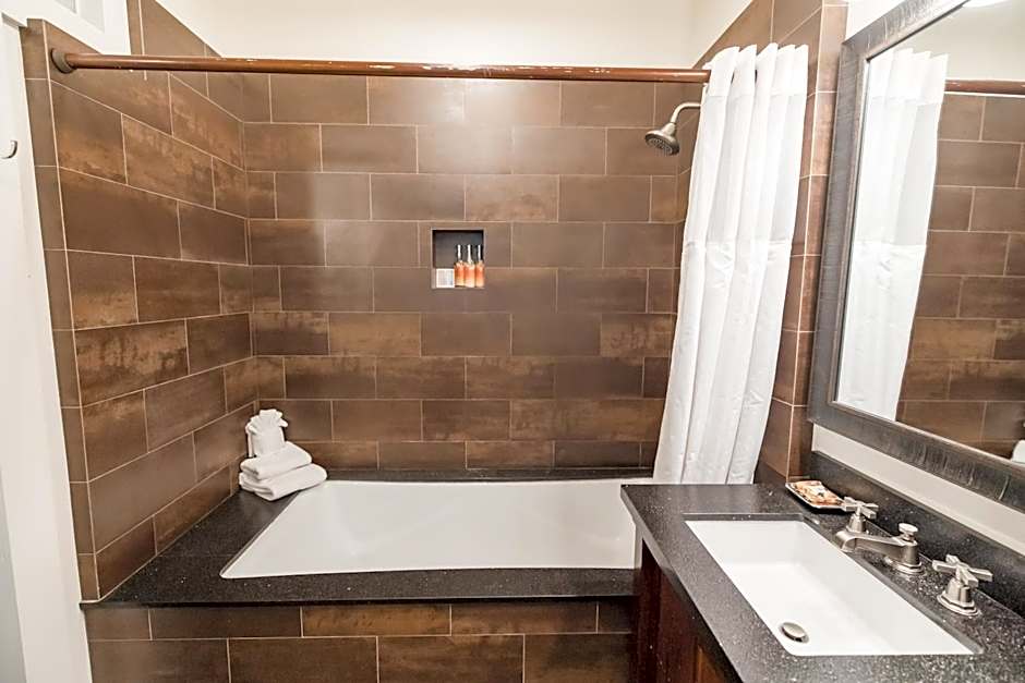 Lumeria Maui, Educational Retreat Center