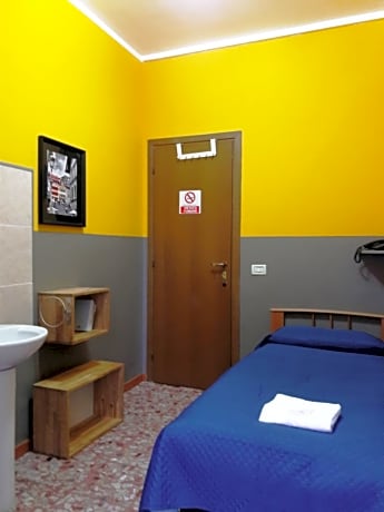 Basic Single Room with Shared Bathroom