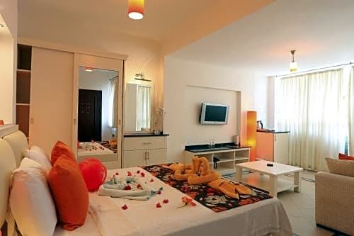 Golden Life Heights Deluxe Suite Hotel - Adult Only