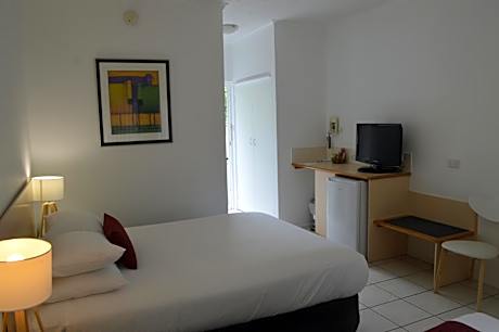 Superior Queen – Upstairs