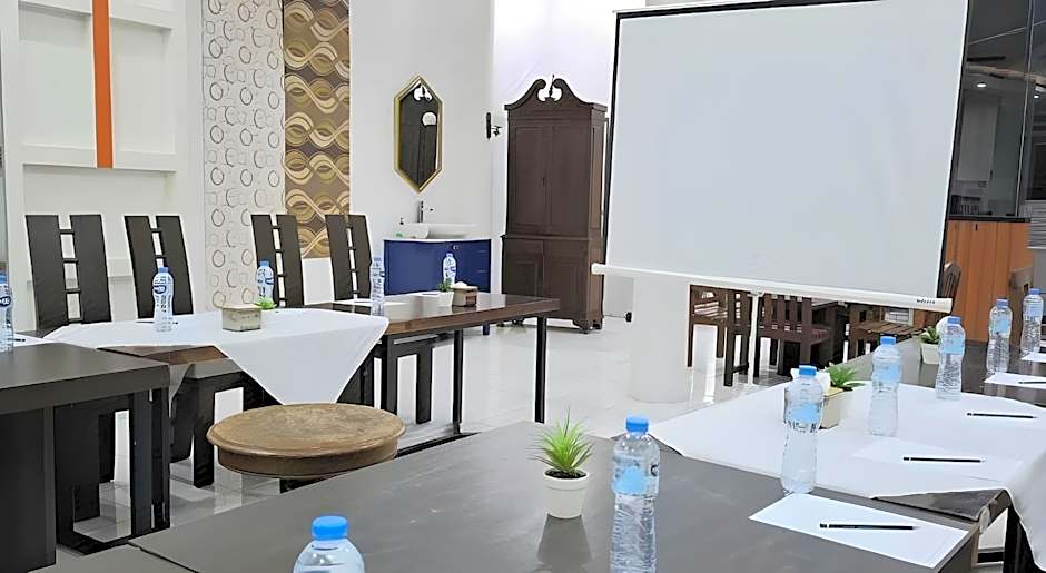 Royal Kencana Hotel powered by Cocotel