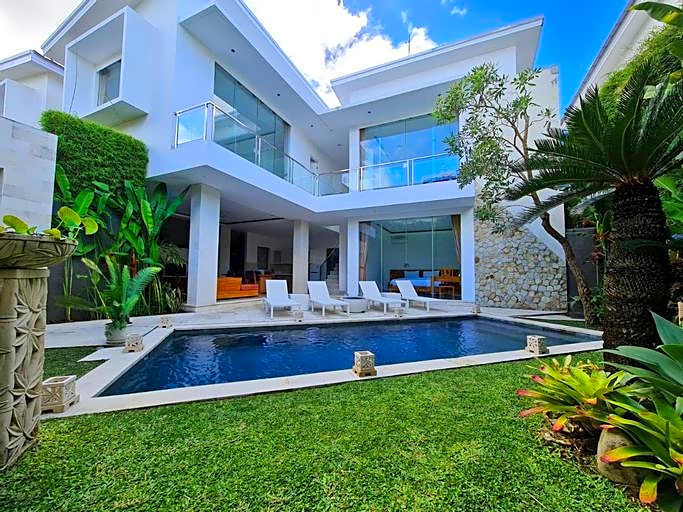 Villa Kusamakura Seminyak 