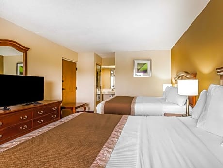Queen Room with Two Queen Beds - Smoking