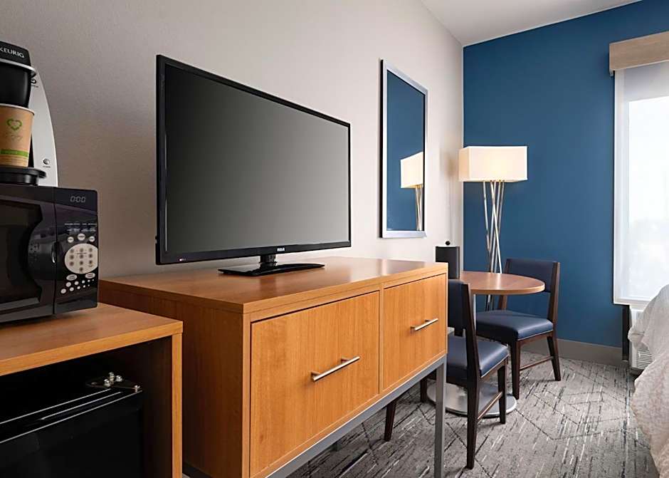 Holiday Inn Express and Suites New Orleans Airport By IHG