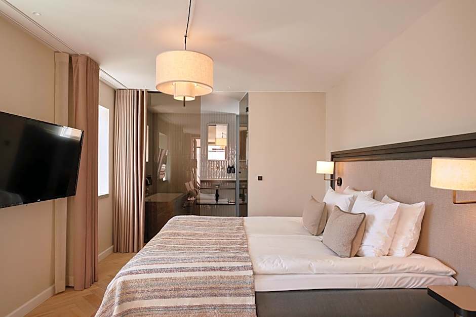 Ascot Hotel