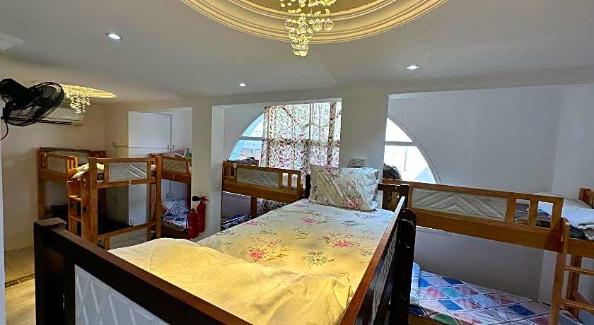 International-Abu Dhabi Hostel Villa