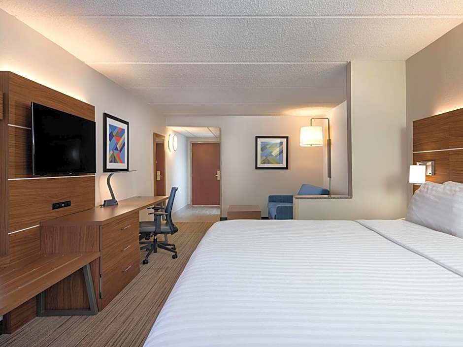 Holiday Inn Express & Suites Charlotte Arpt-Belmont By IHG