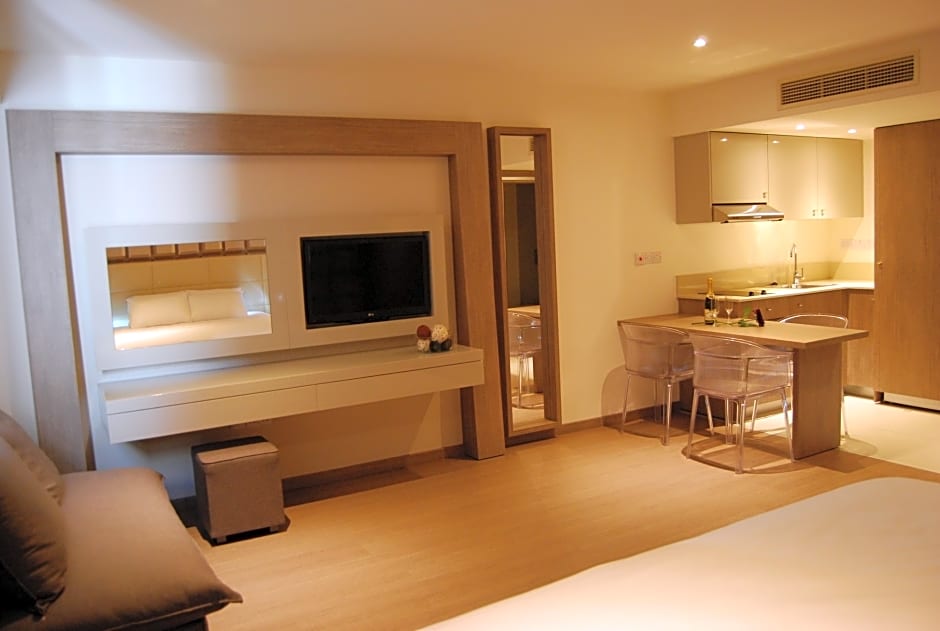 Melpo Antia Luxury Apartments & Suites