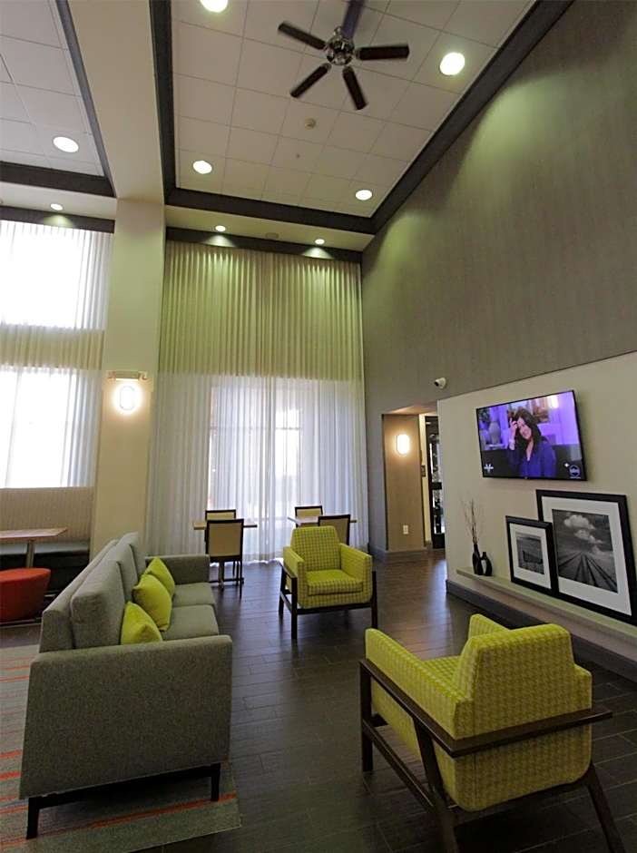 Hampton Inn By Hilton And Suites Seal Beach
