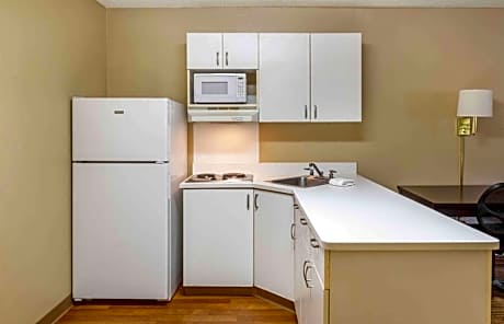 2 Full Beds | Mobil Access Tub Nsmk Kitchen